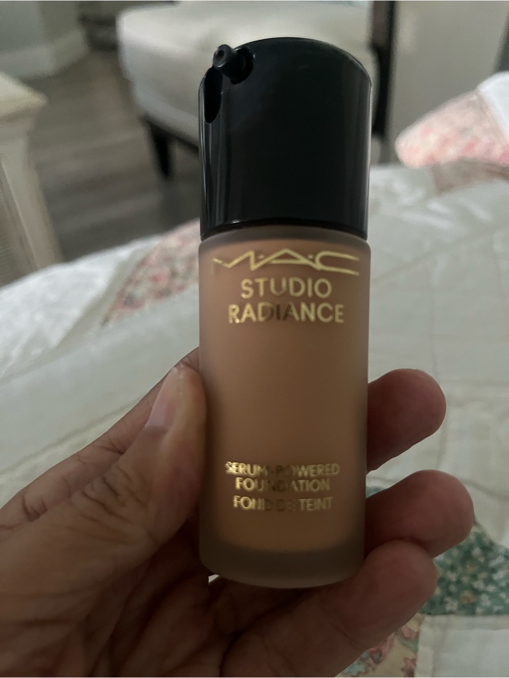 MAC Cosmetics Studio Radiance Foundation - Warm Beige Tone